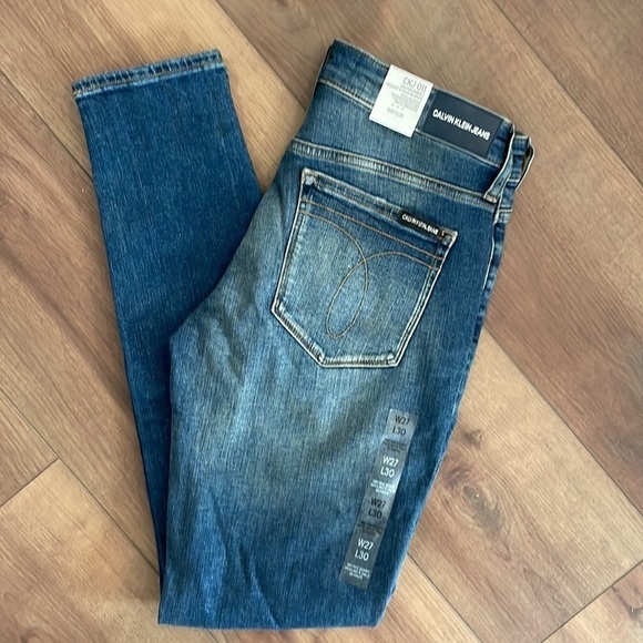 Calvin Klein Mid Rise Skinny Jeans - Picture 5 of 6